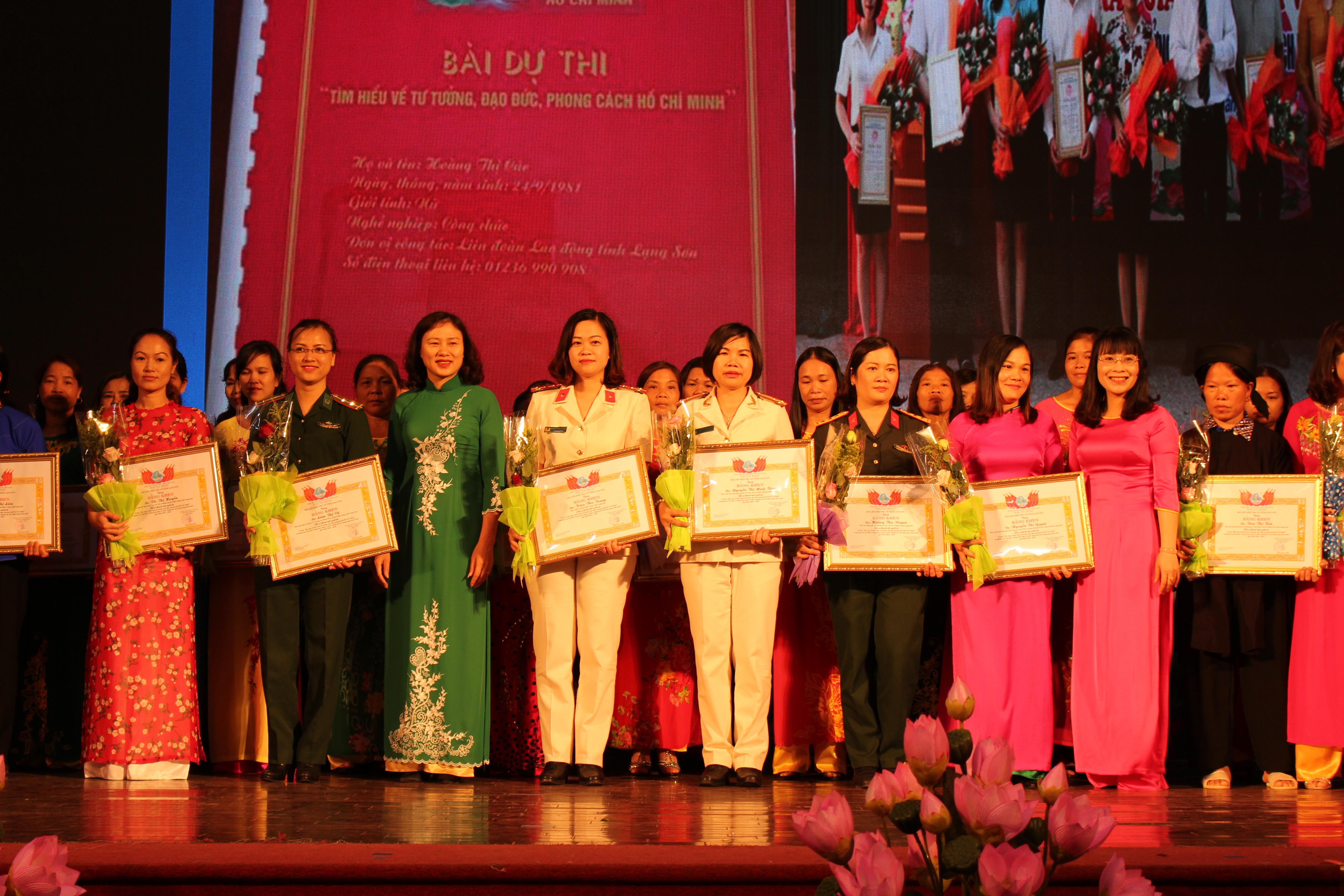 Các tập thể cá nhân điển hình tiên tiến được khen thưởng tại hội nghị biểu dương Phụ nữ Xứ Lạng tự tin làm theo lời BácIMG 0722
