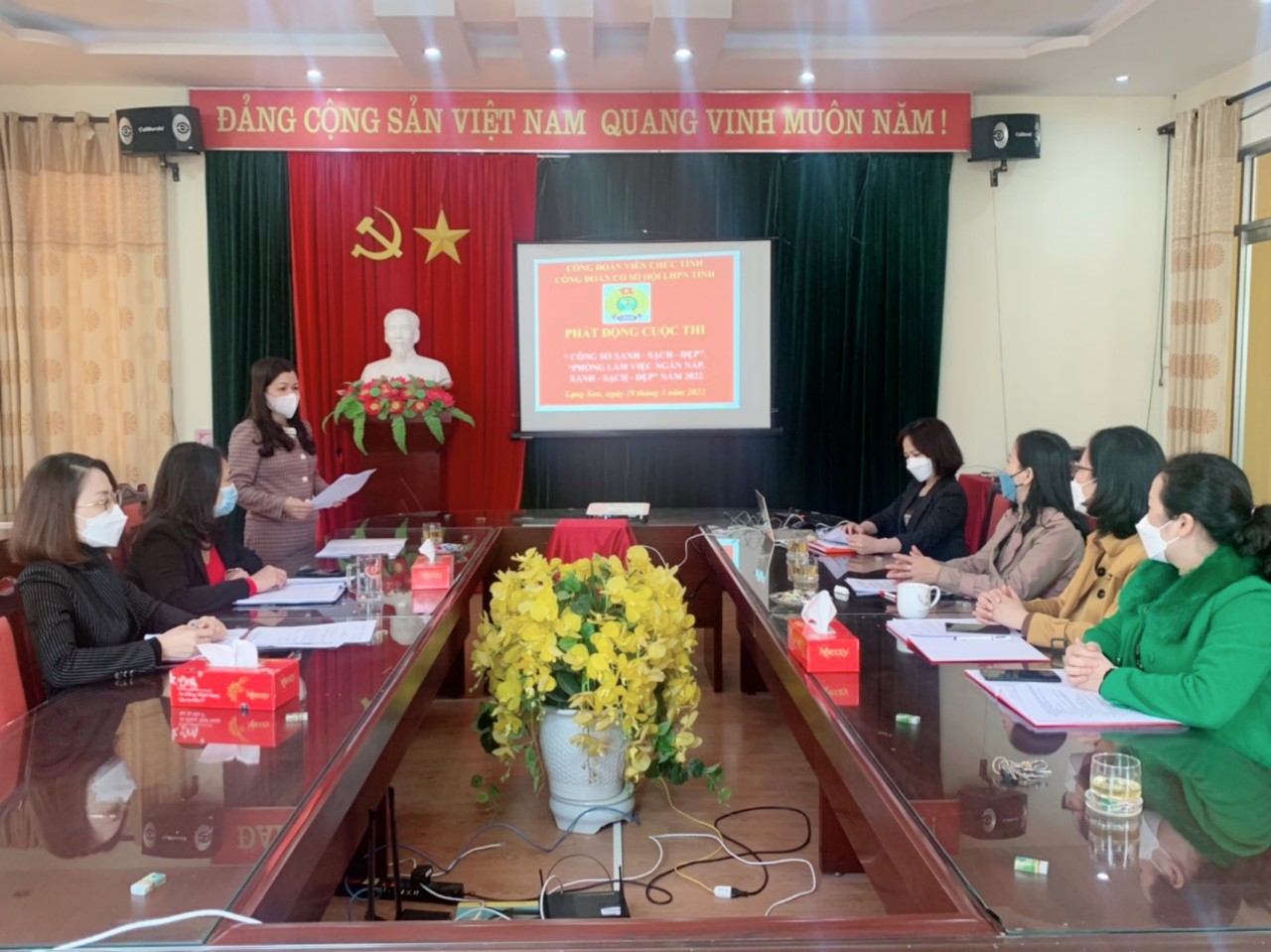 Đồng chí Vũ Thị Huyền Trang Chủ tịch CĐCS Hội LHPN tỉnh phát động Cuộc thi