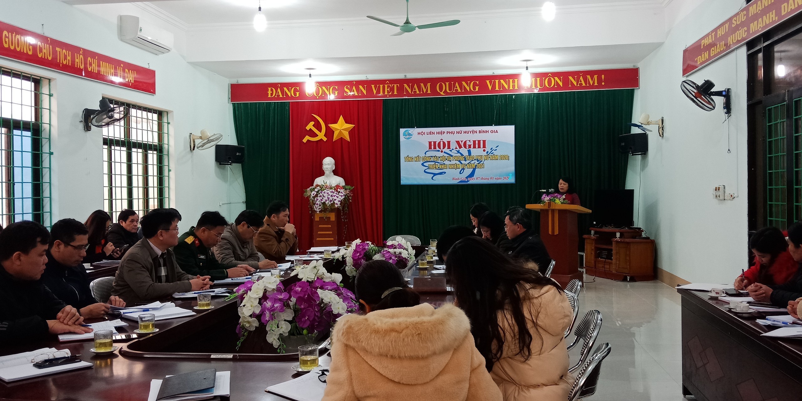 Đồng chí Nông Thanh Hải Tỉnh ủy viên Chủ tịch Hội LHPN tỉnh phát biểu chỉ đạo tại Hội Nghỉ