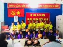 Hội LHPN xã Tú Xuyên, huyện Văn Quan tổ chức ra mắt Câu lạc bộ bóng chuyền hơi nữ