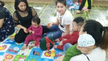 Nhóm cha mẹ có con từ 0 - 8 tuổi thị trấn Đồng Đăng  tổ chức sinh hoạt về chủ đề “Trẻ cần gì để khỏe mạnh ”