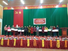 Hội LHPN tỉnh phối hợp Câu lạc bộ Doanh nhân nữ,  Hội Chữ thập đỏ tinh tổ chức Tặng quà cho phụ nữ nghèo  nhân dịp Tết Nguyên đán Canh Tý